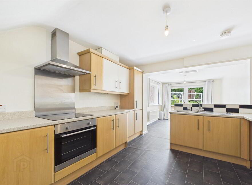 11 Beattie Park Central, Dunmurry, Belfast, BT17 9BE