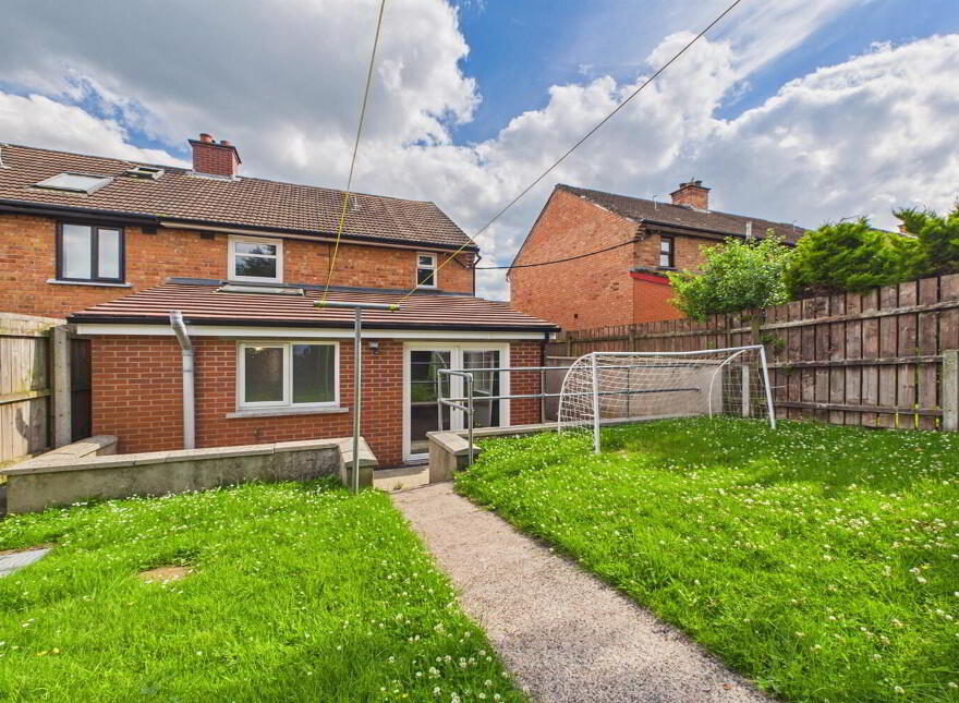 11 Beattie Park Central, Dunmurry, Belfast, BT17 9BE