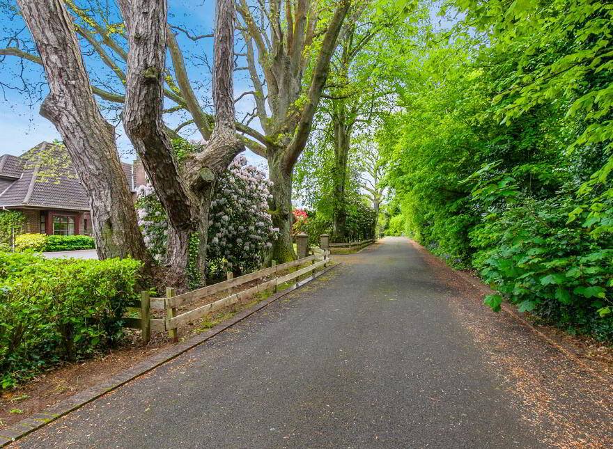 2 Lorne Lane, Station Road, Holywood, BT18 0NW