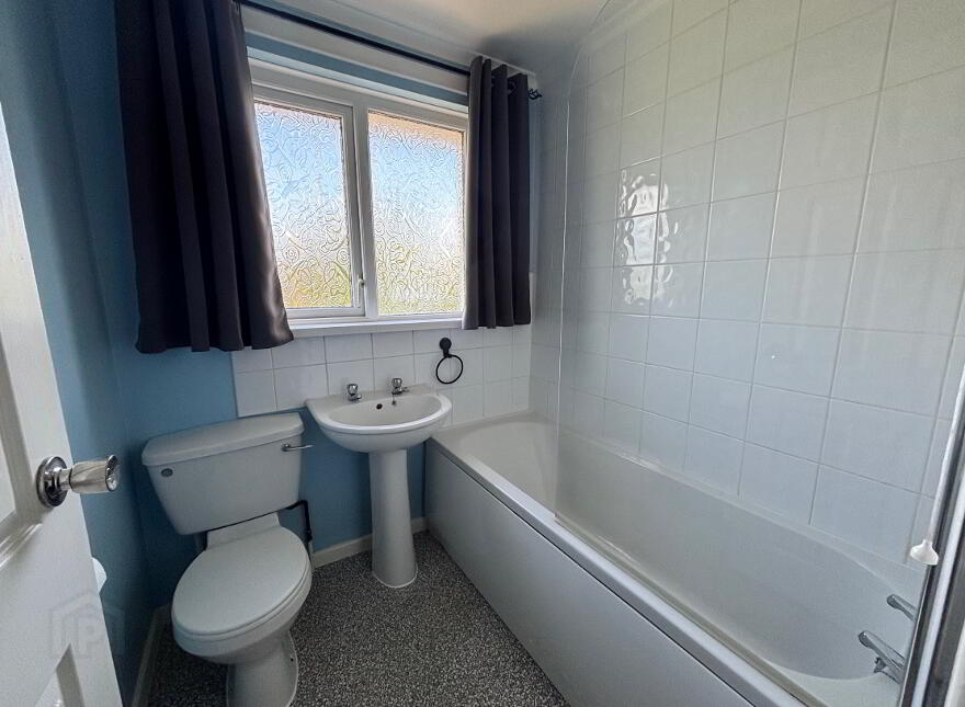 28 Dromore Road, Carrickfergus, BT38 7PJ