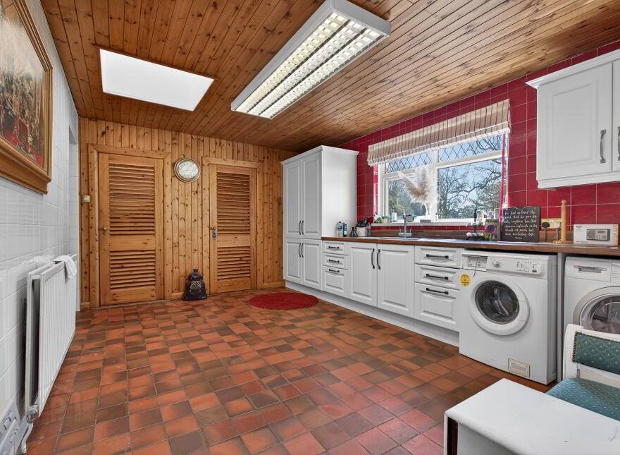 Knockan Lodge, 50 Knockan Road, Broughshane, BT43 7LE