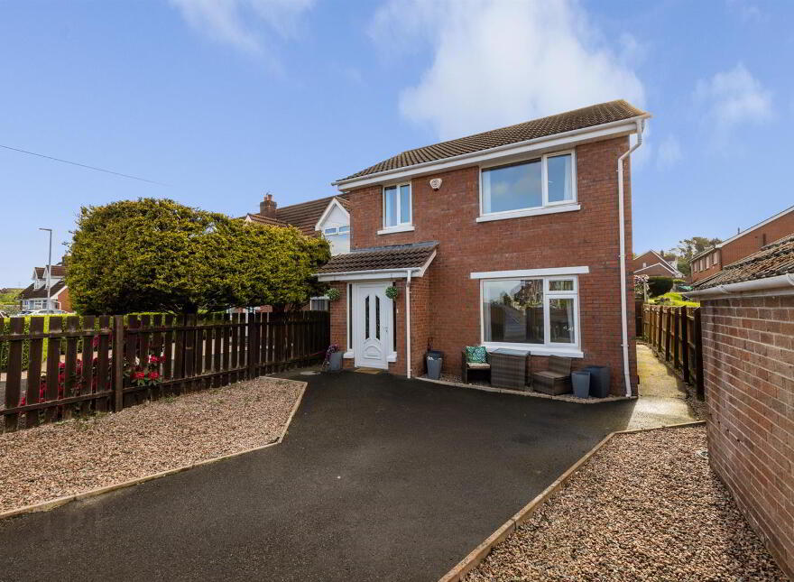 2A Carnbrae Avenue, Newton Park, Castlereagh, Belfast, BT8 6NH
