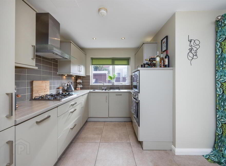 2A Carnbrae Avenue, Newton Park, Castlereagh, Belfast, BT8 6NH
