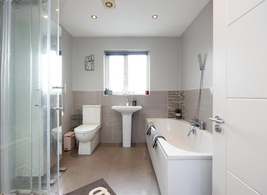 2A Carnbrae Avenue, Newton Park, Castlereagh, Belfast, BT8 6NH