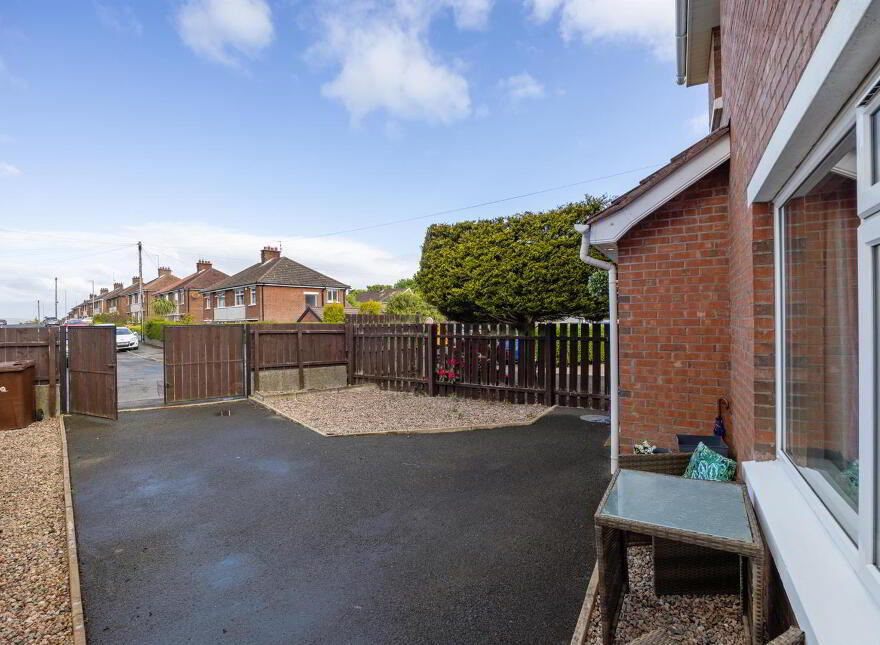 2A Carnbrae Avenue, Newton Park, Castlereagh, Belfast, BT8 6NH