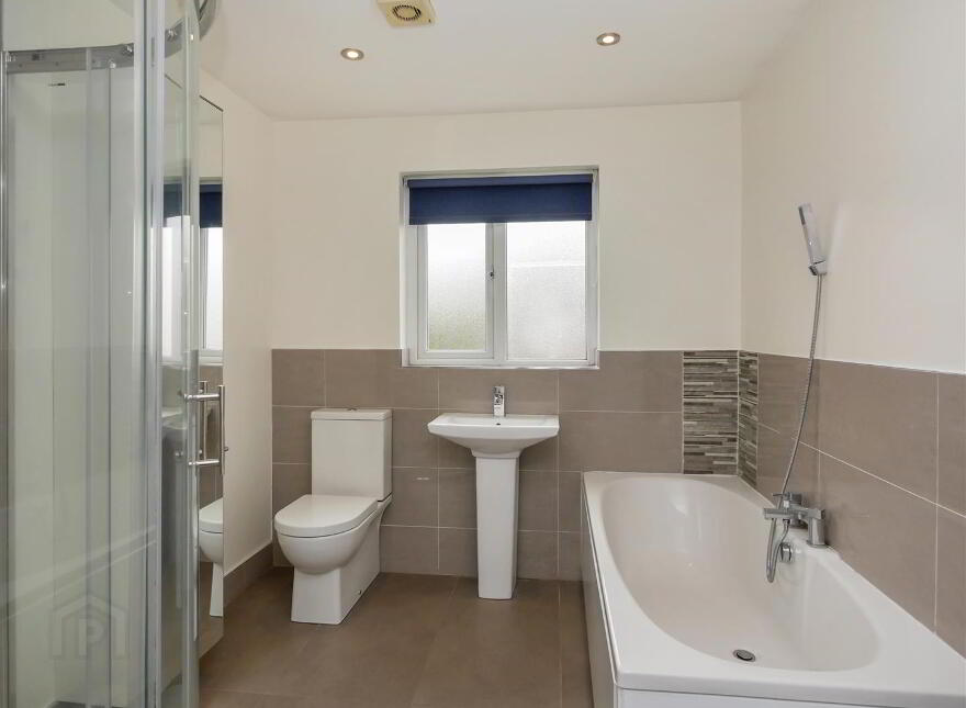 2A Carnbrae Avenue, Newton Park, Castlereagh, Belfast, BT8 6NH
