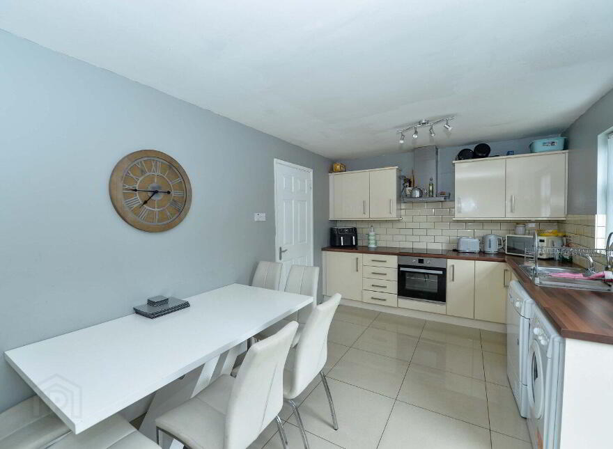 39 Loughlea, Belfast, BT5 4PA
