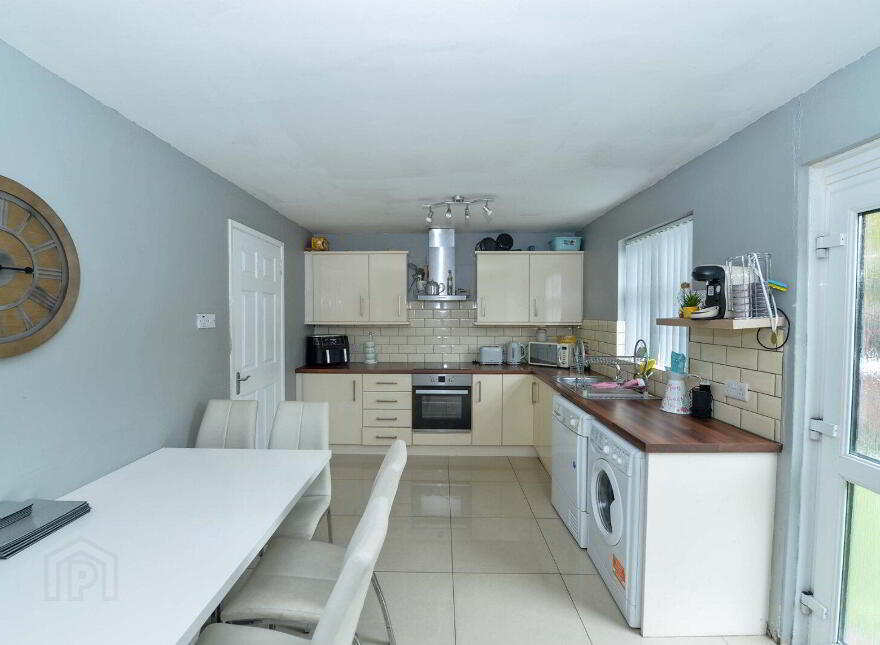 39 Loughlea, Belfast, BT5 4PA