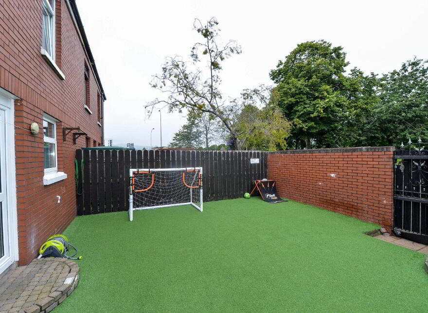 39 Loughlea, Belfast, BT5 4PA