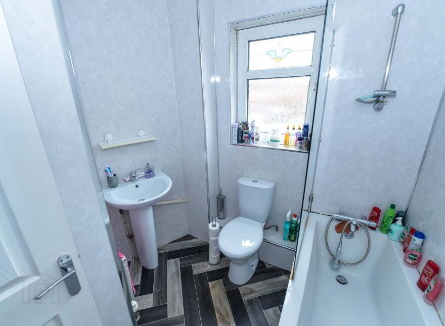 39 Loughlea, Belfast, BT5 4PA