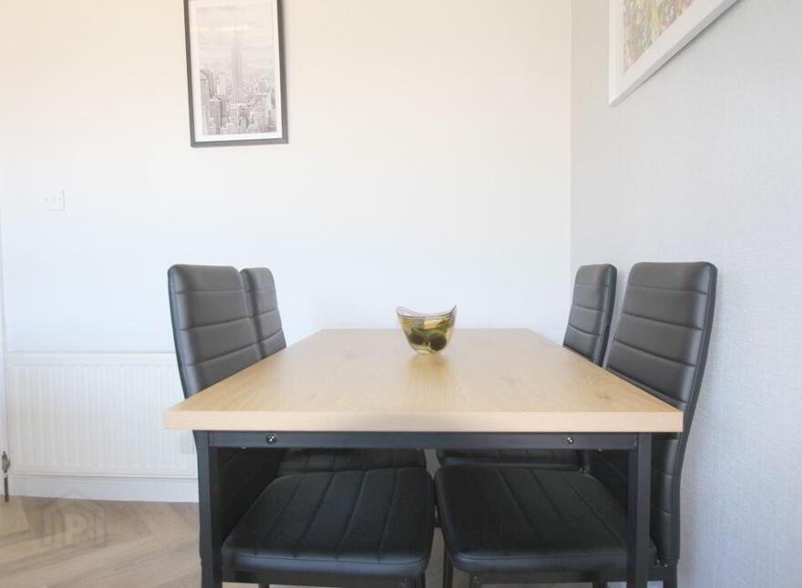 Oakwood House, St. Coleman's Terrace, Tullamore, R35AY23