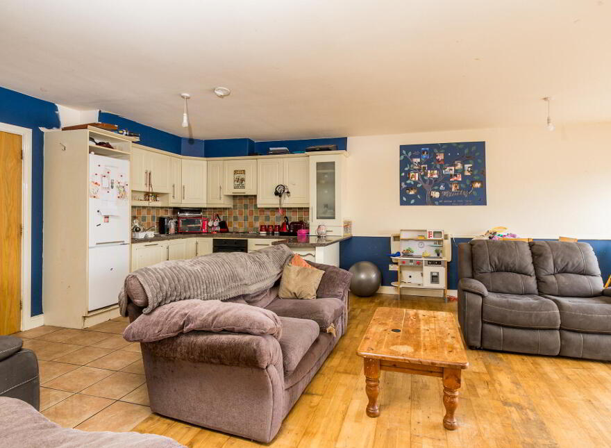 2 Raftery's Yard, Main Street, Castlerea, F45F5K2