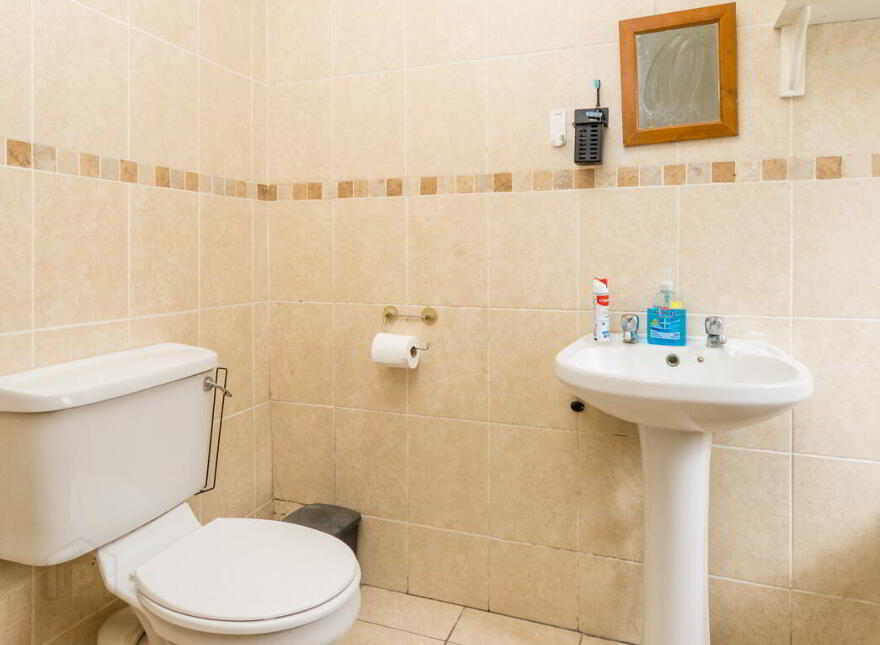 2 Raftery's Yard, Main Street, Castlerea, F45F5K2