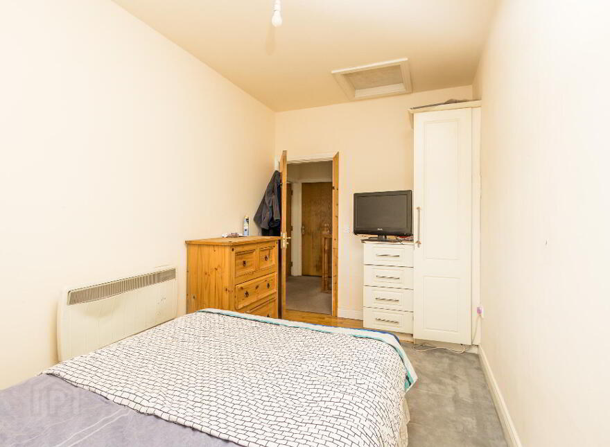2 Raftery's Yard, Main Street, Castlerea, F45F5K2