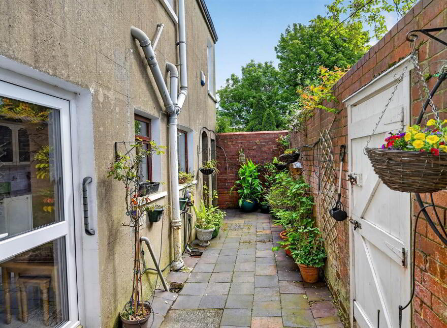 23 Eastleigh Drive, Ballyhackamore, Belfast, BT4 3DX