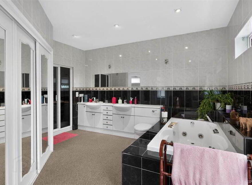 The Hollow, 14 Tullyrusk Road, Dundrod, Crumlin, BT29 4JA