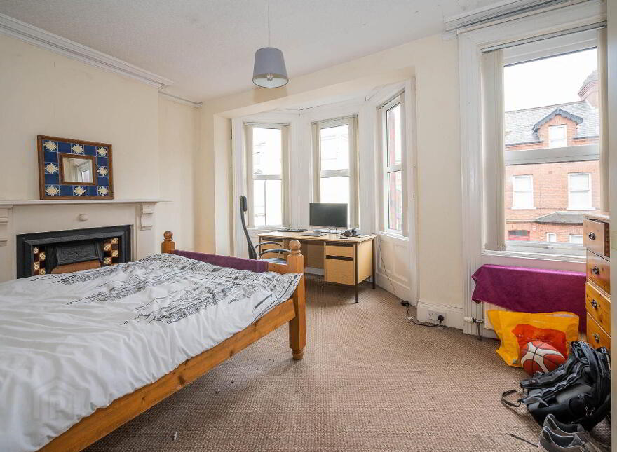 1 Wellington Park Avenue, Belfast, BT9 6DT