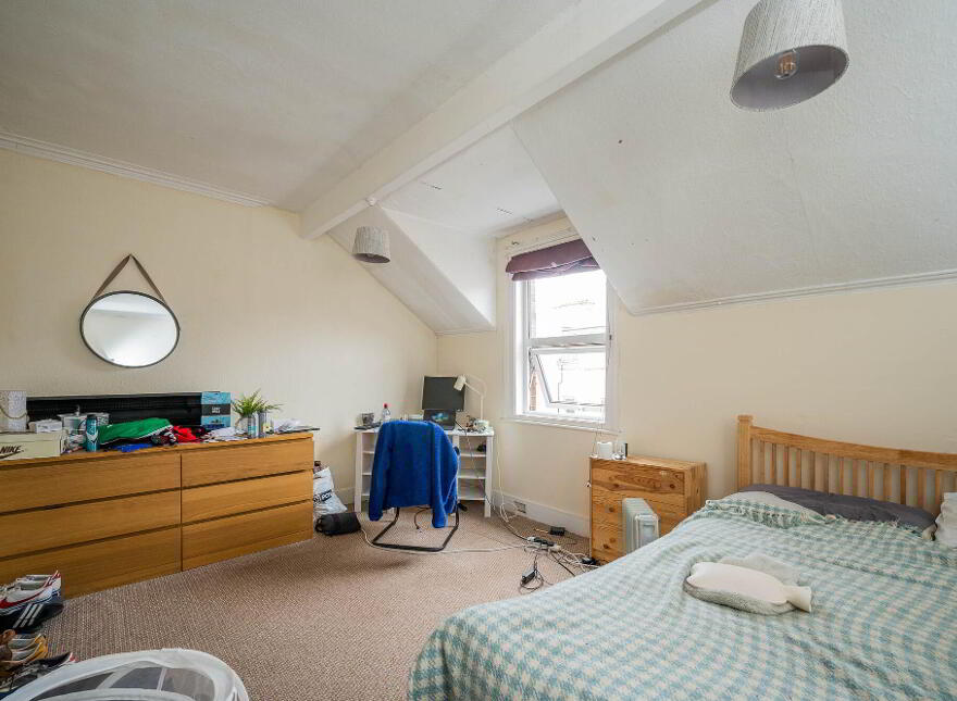 1 Wellington Park Avenue, Belfast, BT9 6DT