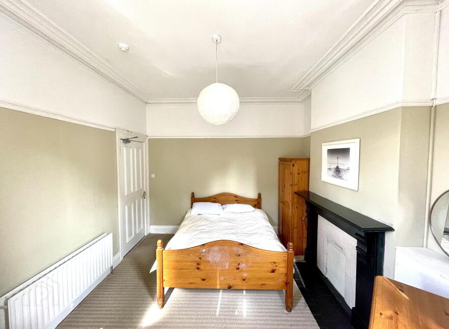 1 Wellington Park Avenue, Belfast, BT9 6DT