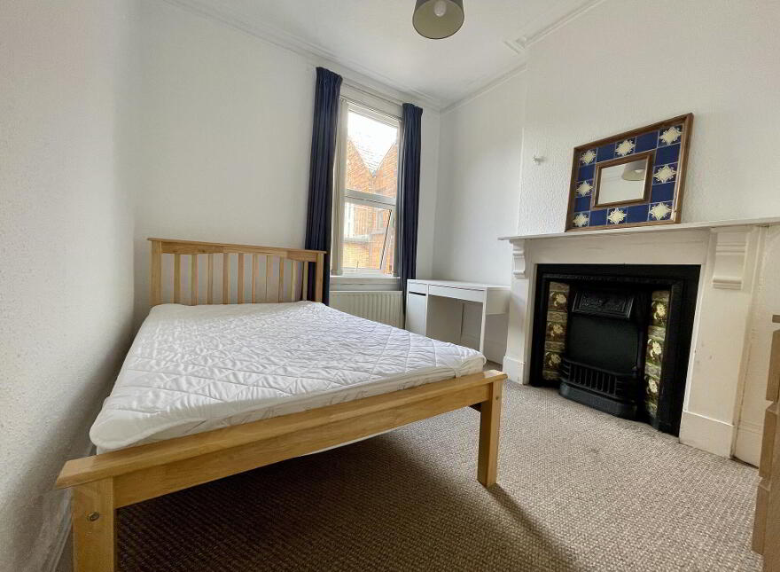 1 Wellington Park Avenue, Belfast, BT9 6DT