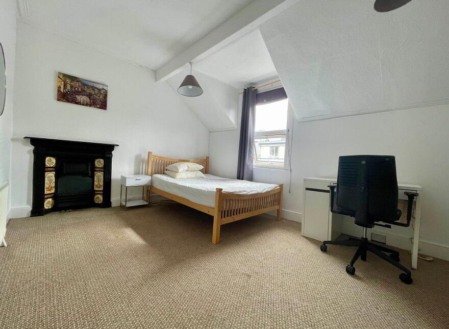 1 Wellington Park Avenue, Belfast, BT9 6DT