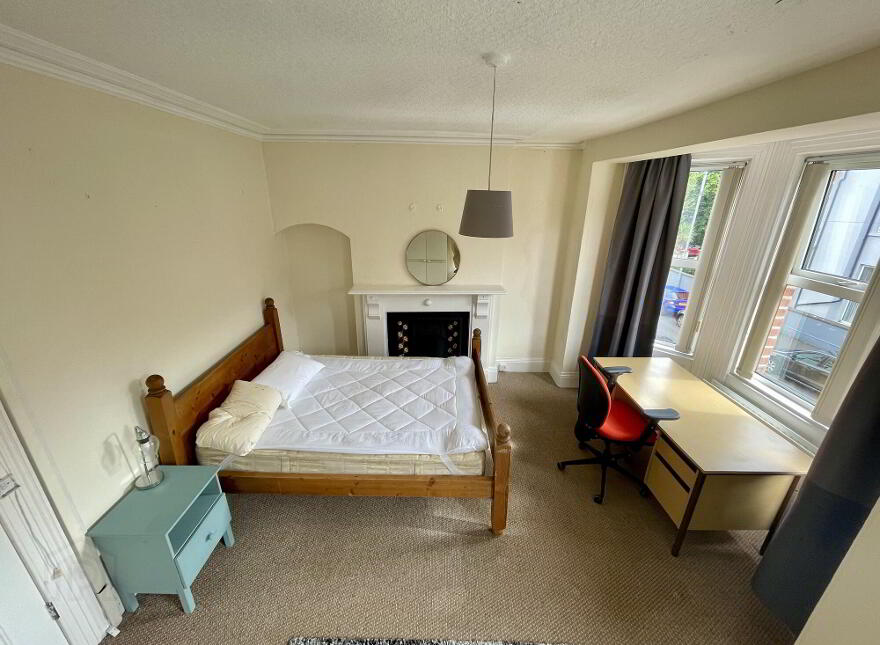 1 Wellington Park Avenue, Belfast, BT9 6DT