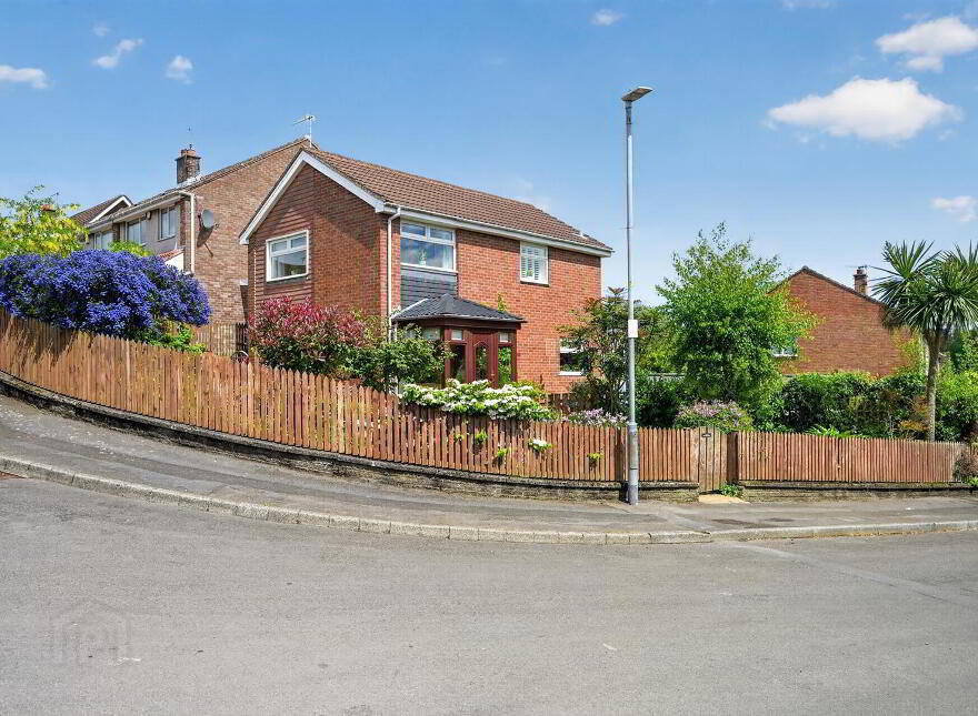 27 Glendun Park, Dunmurry, Belfast, BT17 9AY