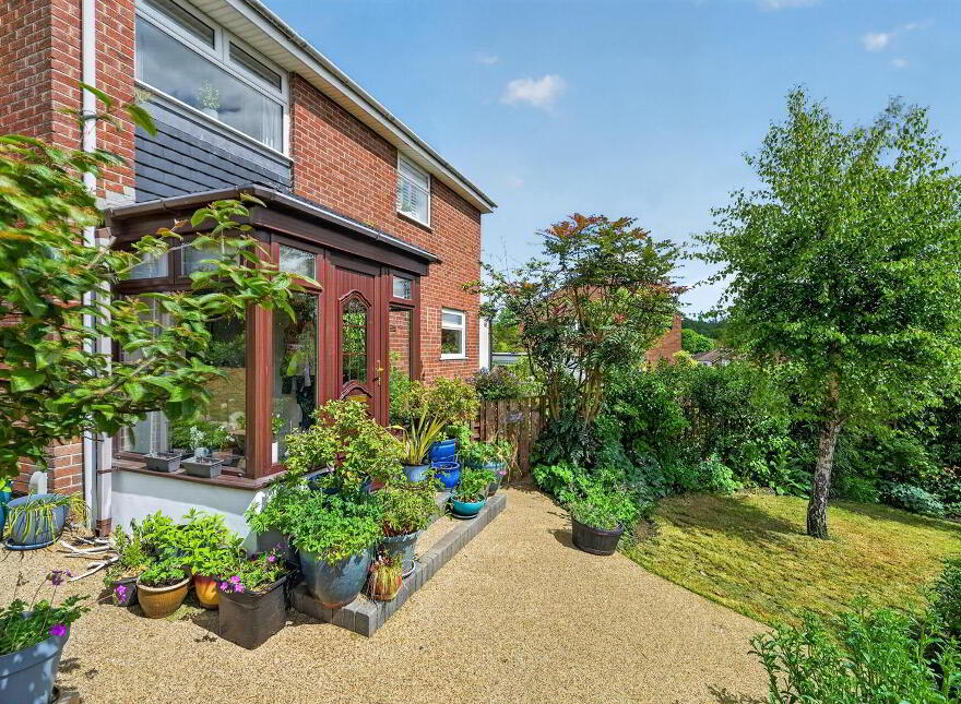 27 Glendun Park, Dunmurry, Belfast, BT17 9AY