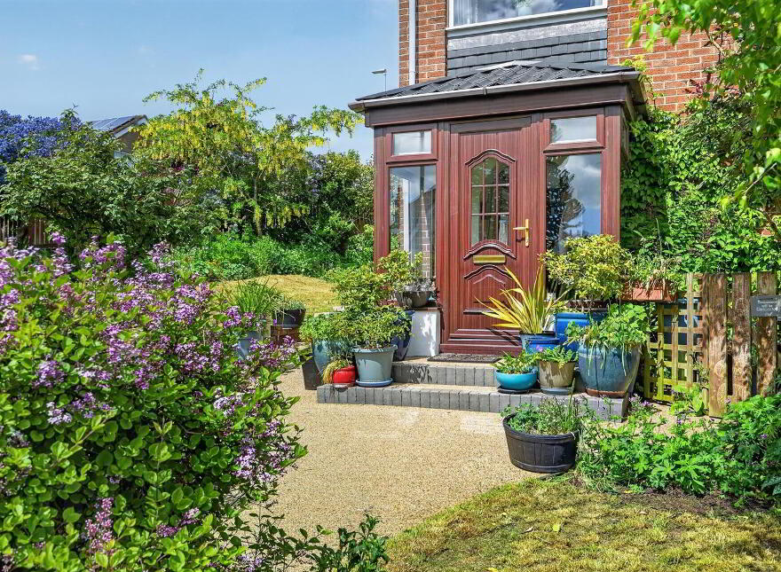 27 Glendun Park, Dunmurry, Belfast, BT17 9AY