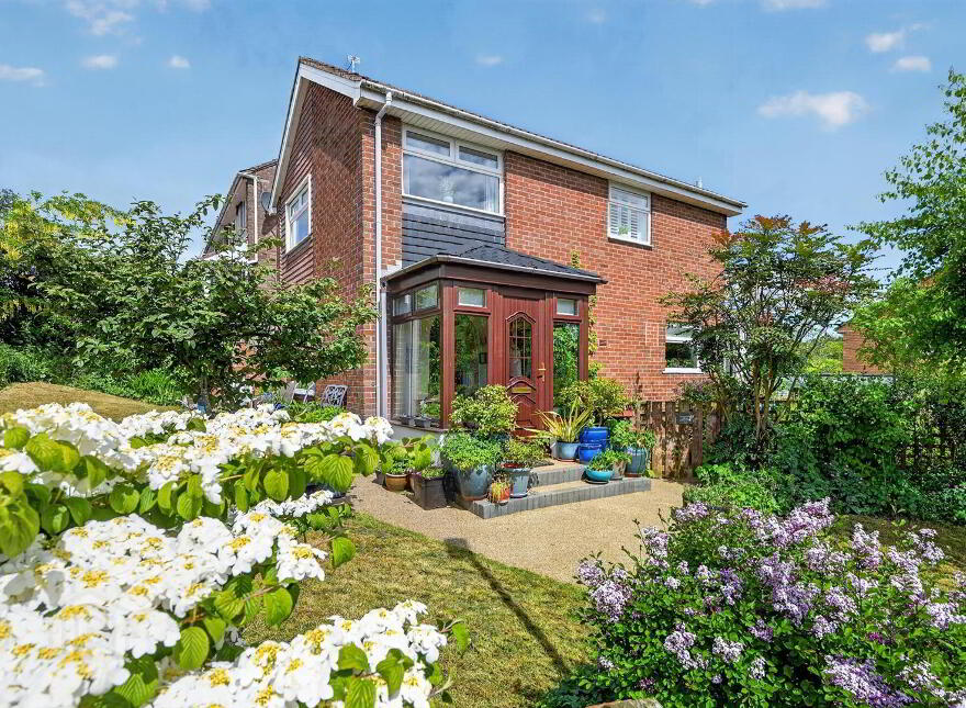 27 Glendun Park, Dunmurry, Belfast, BT17 9AY