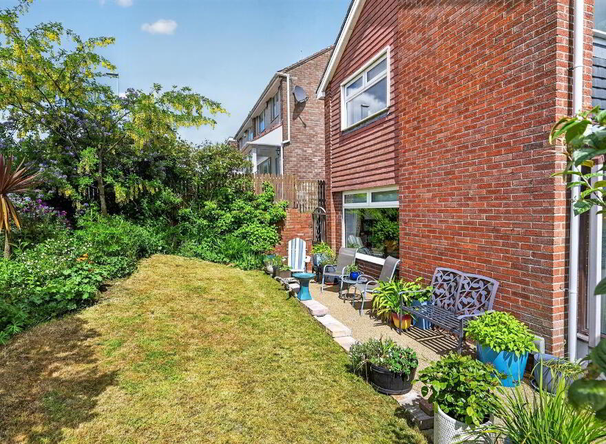 27 Glendun Park, Dunmurry, Belfast, BT17 9AY