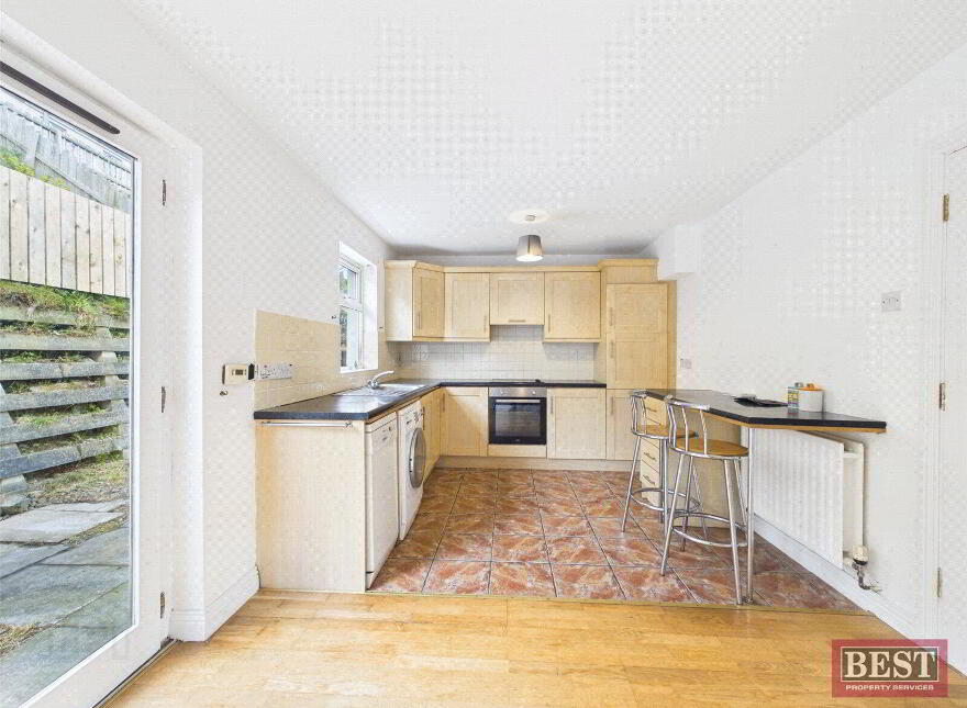 10 Carrickree Mews, Warrenpoint, Newry, BT34 3UG