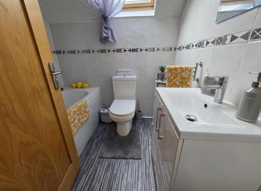15 Broadlands Park, Carrickfergus, BT38 7DB