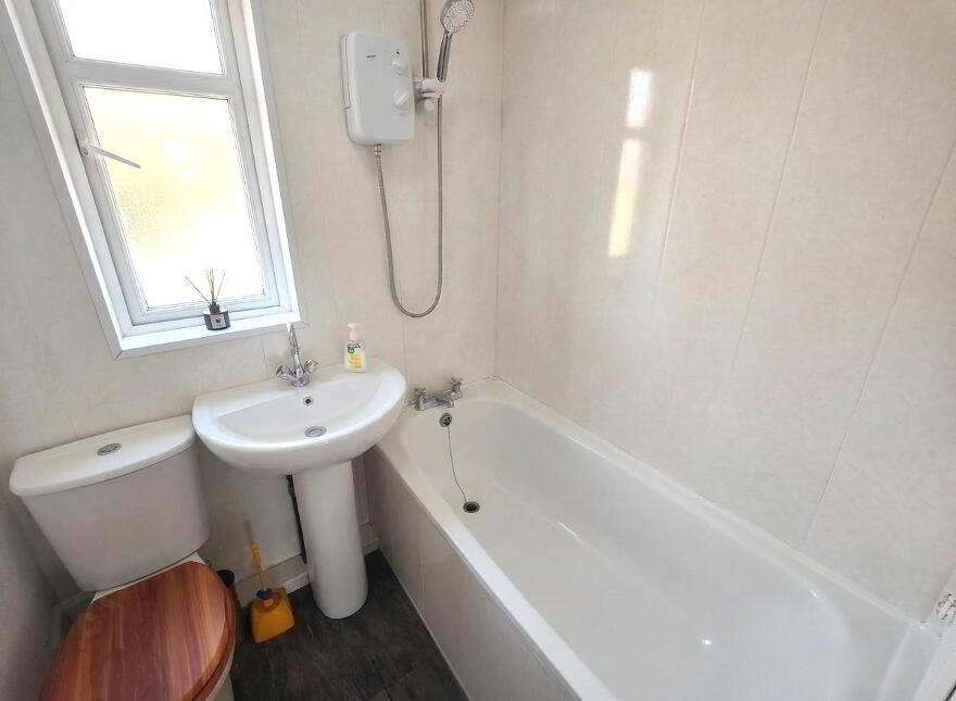 100 Shore Road, Belfast, BT15 3QA