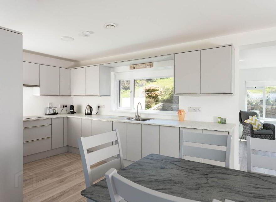 Cove Hill, Baltimore, P81YK75