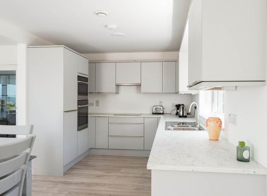Cove Hill, Baltimore, P81YK75