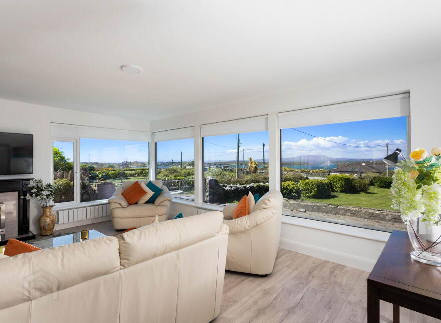 Cove Hill, Baltimore, P81YK75