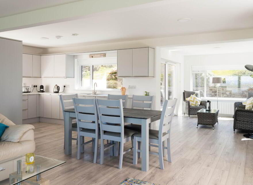 Cove Hill, Baltimore, P81YK75