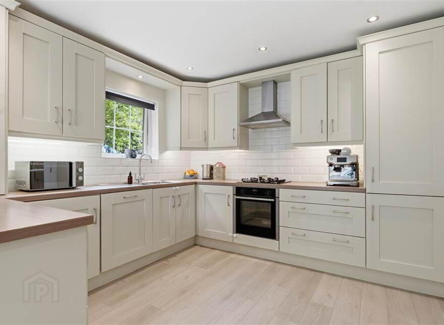 35 Tullymore Dale, Broughshane, BT43 7TD