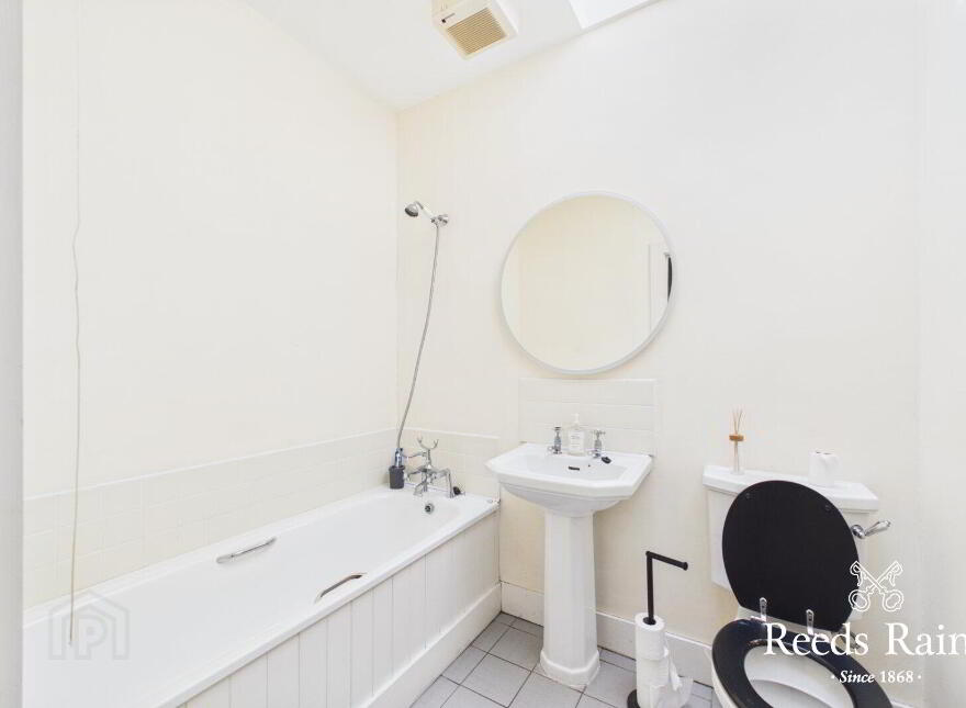 67 Lisburn Square, Lisburn, BT28 1TS