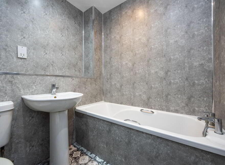 8 St. Annes Road, Blacks Road, Belfast, BT10 0PQ