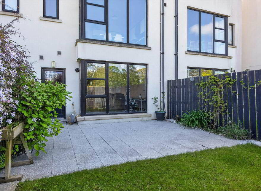 16 Thompson Manor, Lisburn, BT28 3GA