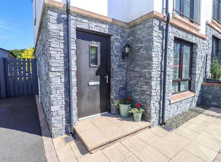 16 Fort Manor, Dundonald, Belfast, BT16 1ZA