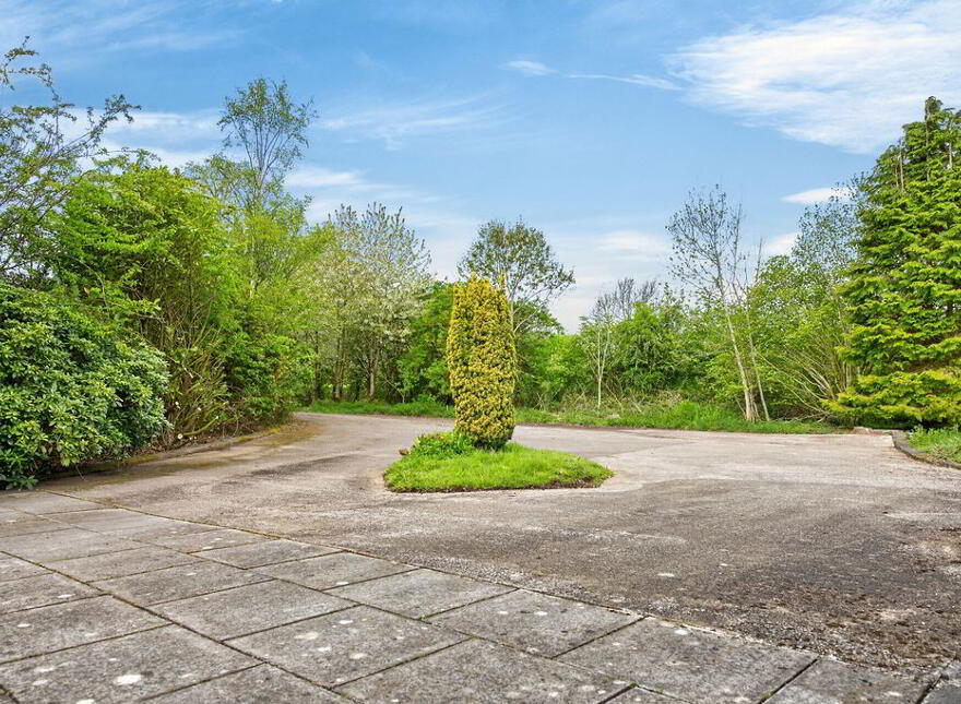74 Lisnevenagh Road, Ballymena, BT42 2LL