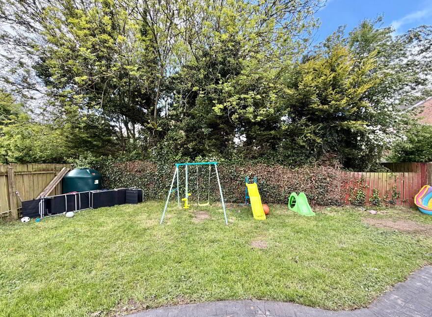 12 Lambrook Meadows, Omagh, BT78 5SJ