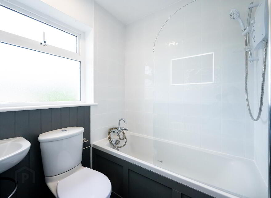 7 Blackwater Park, Enfield, A83A099