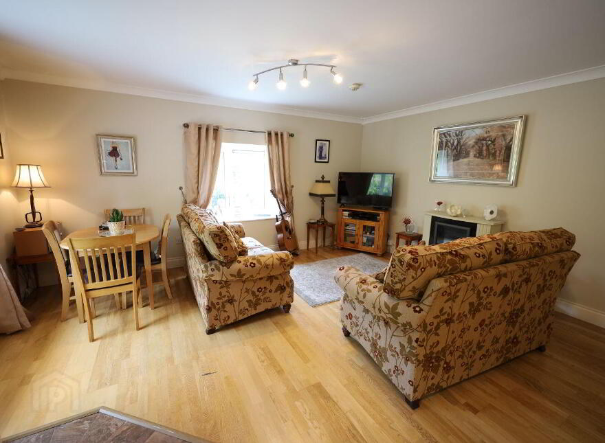94 Brightwater, Crosshaven, P43TF79