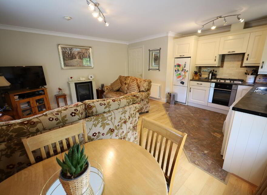 94 Brightwater, Crosshaven, P43TF79