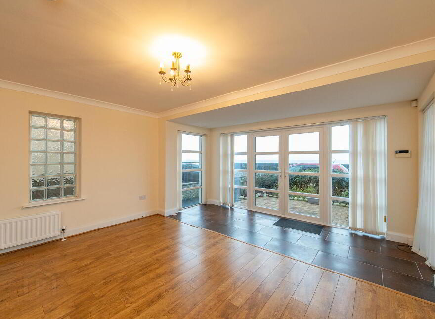 Apt 2, 10 Rhanbuoy Park, Carrickfergus, BT38 8BS