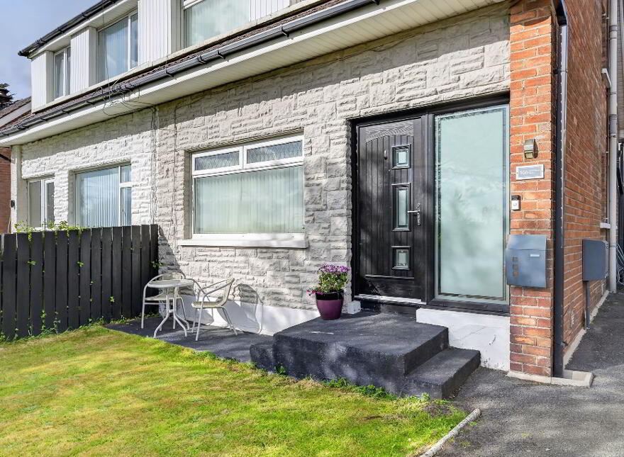 566 Saintfield Road, Belfast, BT8 8BL